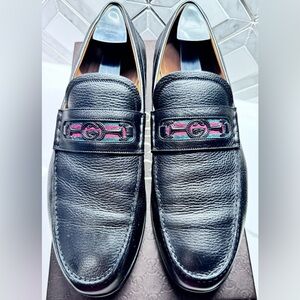 Gucci Men's Black Leather w/ GG Accent Loafers